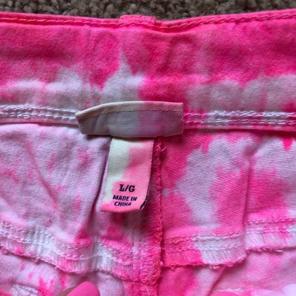 NWT Kids Pink tie dye jean shorts - Picture 4 of 5